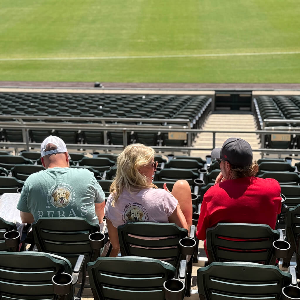 Rob and wife and Justin talking in the seats